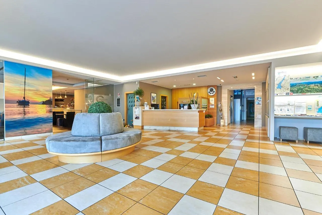 Hotel Baia Verde Malcesine 4*,